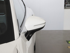 2022款 纯电 715km 后驱中版
