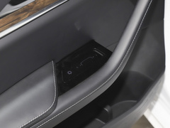 2022款 纯电 715km 后驱中版