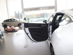 2022款 纯电 715km 后驱中版