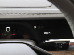 2022款 纯电 715km 后驱中版