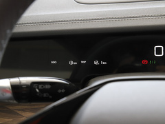 2022款 纯电 715km 后驱中版