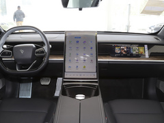 2022款 纯电 715km 后驱中版