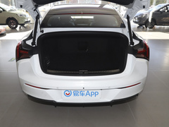 2022款 纯电 715km 后驱中版
