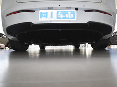 2022款 纯电 715km 后驱中版