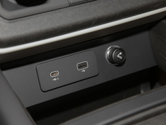 2023款 改款 90 3.0T P400 暗黑特别版