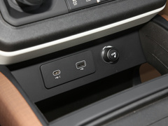 2023款 改款 110 3.0T P400 暗黑特别版