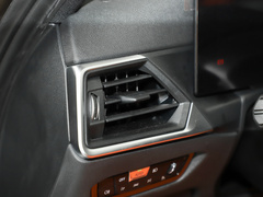 2023款 M3四门轿车 M xDrive 雷霆版