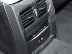 2023款 M3四门轿车 M xDrive 雷霆版