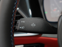 2023款 M4敞篷轿跑车 M xDrive 雷霆版