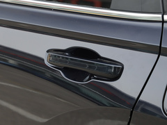 2023款 240TURBO 两驱精英版 5座
