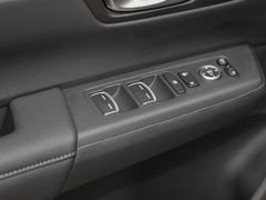 2023款 240TURBO 两驱精英版 5座