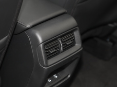 2023款 240TURBO 两驱精英版 5座