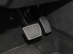 2023款 240TURBO 两驱精英版 5座