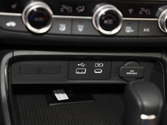 2023款 240TURBO 两驱精英版 5座