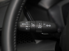 2023款 240TURBO 两驱精英版 5座