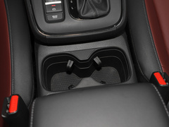 2023款 240TURBO 两驱精英版 5座