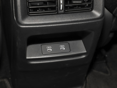 2023款 240TURBO 两驱精英版 5座