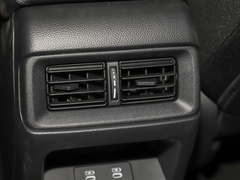 2023款 240TURBO 两驱精英版 5座