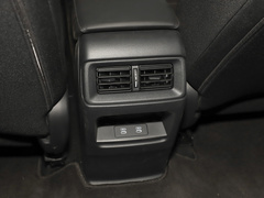 2023款 240TURBO 两驱精英版 5座