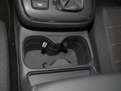2023款 240TURBO 两驱精英版 5座