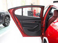 2022款 2.0L 自动质雅黑曜版