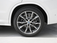 2022款 改款二 xDrive30i 领先型 M曜夜套装