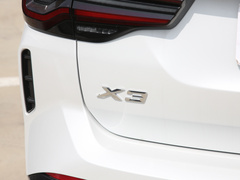 2022款 改款二 xDrive30i 领先型 M曜夜套装