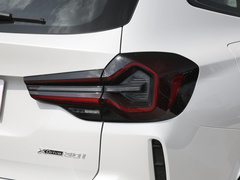 2022款 改款二 xDrive30i 领先型 M曜夜套装