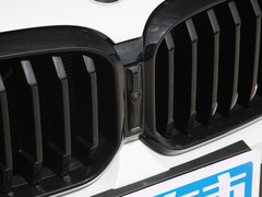 2022款 改款二 xDrive30i 领先型 M曜夜套装