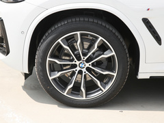 2022款 改款二 xDrive30i 领先型 M曜夜套装