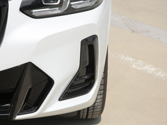 2022款 改款二 xDrive30i 领先型 M曜夜套装