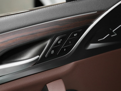 2022款 改款二 xDrive30i 领先型 M曜夜套装