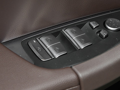 2022款 改款二 xDrive30i 领先型 M曜夜套装