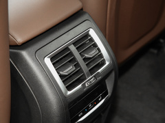 2022款 改款二 xDrive30i 领先型 M曜夜套装