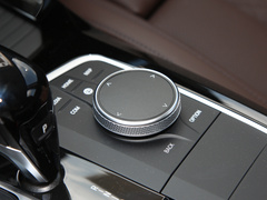 2022款 改款二 xDrive30i 领先型 M曜夜套装