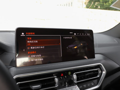 2022款 改款二 xDrive30i 领先型 M曜夜套装