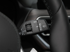 2022款 改款二 xDrive30i 领先型 M曜夜套装