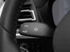 2022款 改款二 xDrive30i 领先型 M曜夜套装