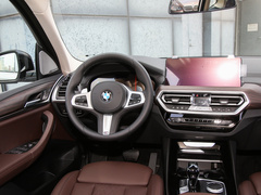 2022款 改款二 xDrive30i 领先型 M曜夜套装