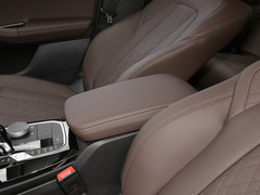 2022款 改款二 xDrive30i 领先型 M曜夜套装