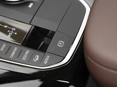 2022款 改款二 xDrive30i 领先型 M曜夜套装