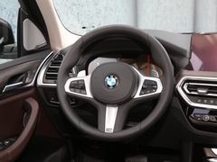 2022款 改款二 xDrive30i 领先型 M曜夜套装