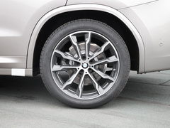2022款 改款二 xDrive30i 领先型 M曜夜套装
