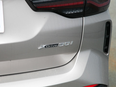 2022款 改款二 xDrive30i 领先型 M曜夜套装