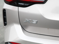 2022款 改款二 xDrive30i 领先型 M曜夜套装
