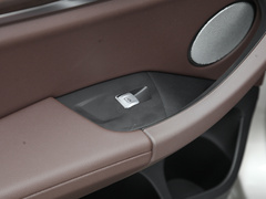 2022款 改款二 xDrive30i 领先型 M曜夜套装