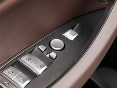 2022款 改款二 xDrive30i 领先型 M曜夜套装
