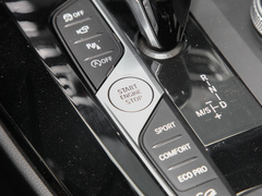2022款 改款二 xDrive30i 领先型 M曜夜套装