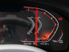2022款 改款二 xDrive30i 领先型 M曜夜套装