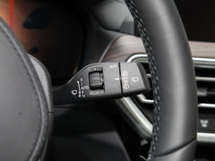 2022款 改款二 xDrive30i 领先型 M曜夜套装